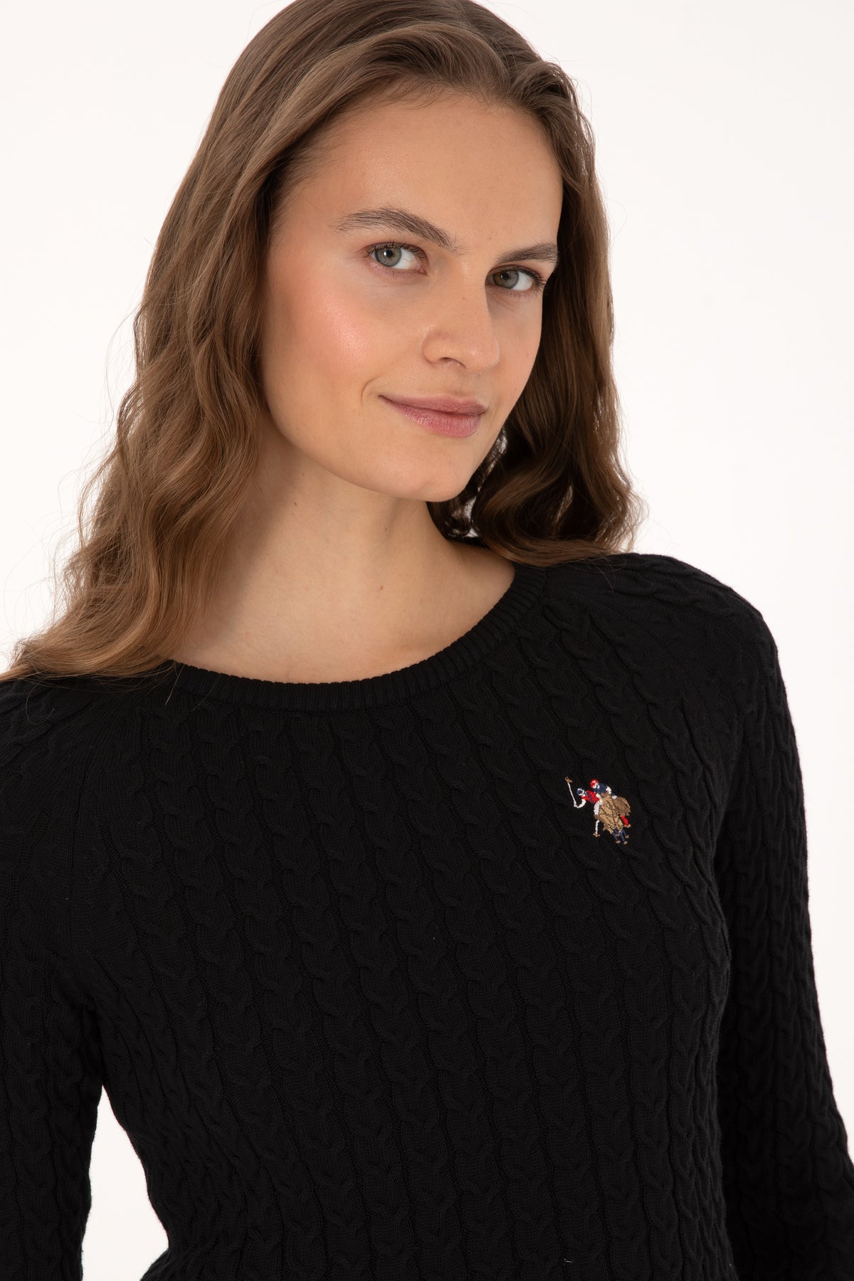 Pulover Dama Pe Negru Cu Guler Rotund Si Textura