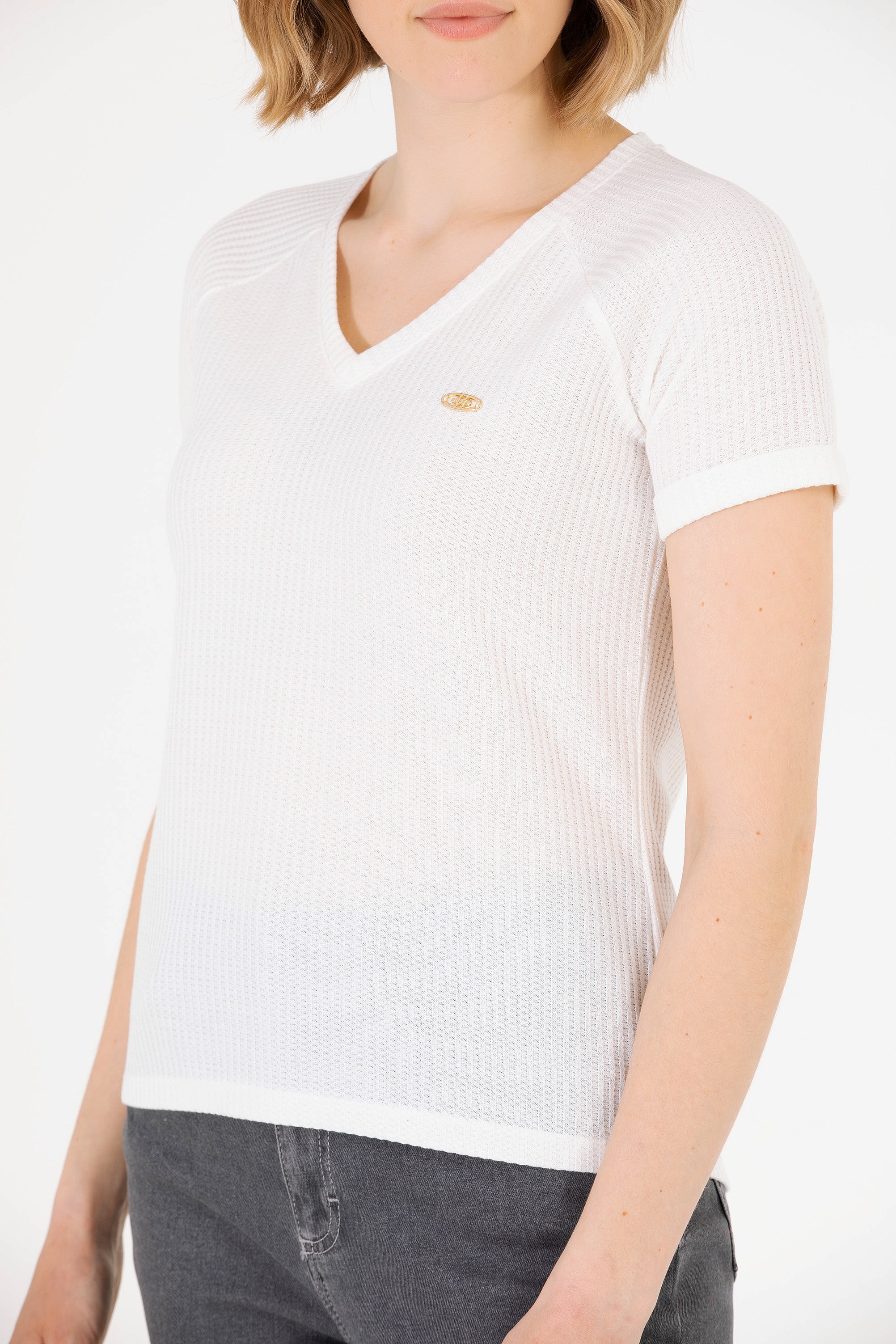 Tricou Slim Fit cu decolteu in V