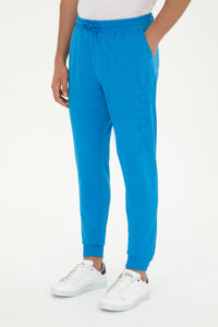 Tricou Bărbați Alb cu Guler Rotund și Logo Discret 