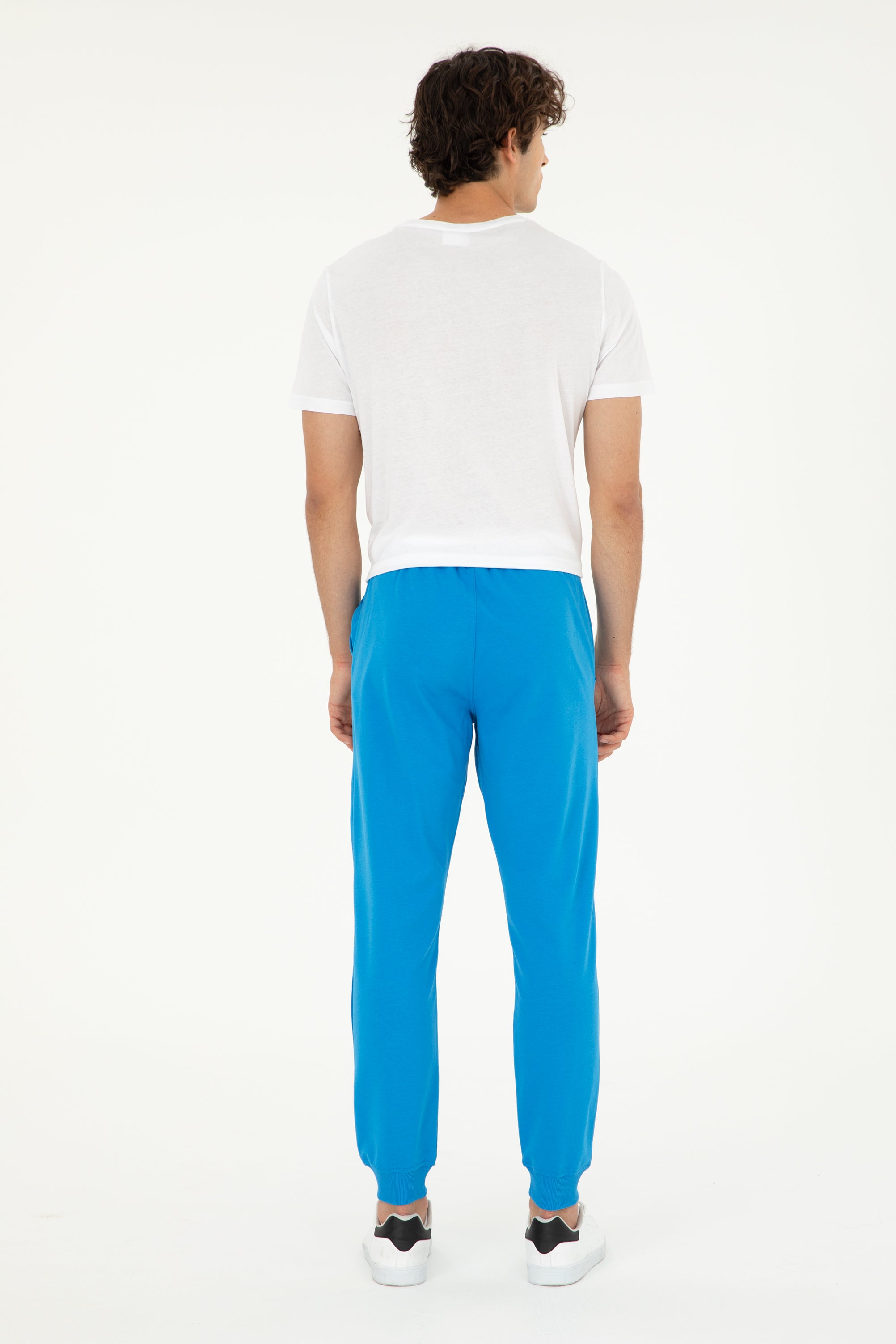 Tricou Bărbați Alb cu Guler Rotund și Logo Discret 