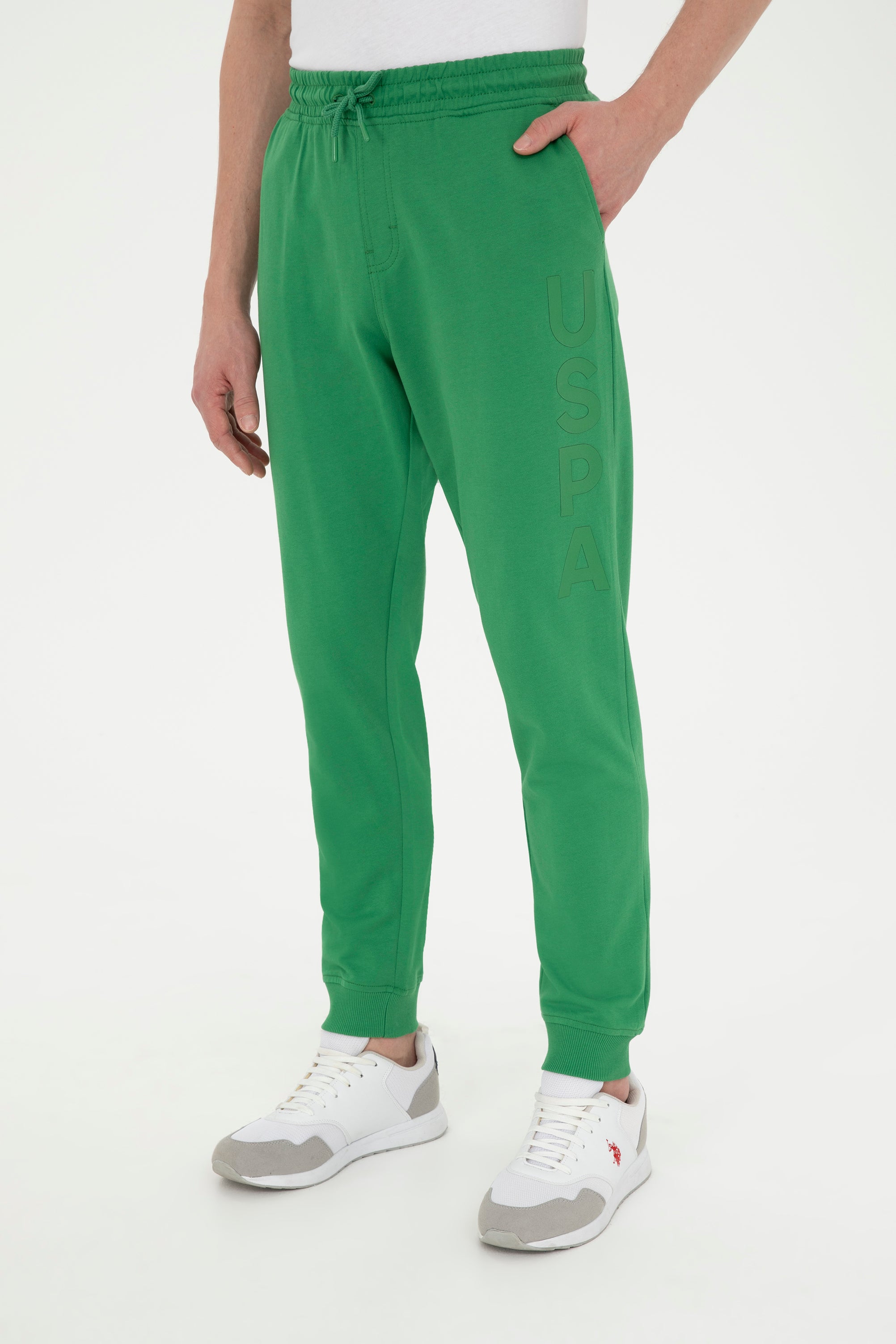 Tricou Bărbați Alb cu Guler Rotund și Print Pe Piept