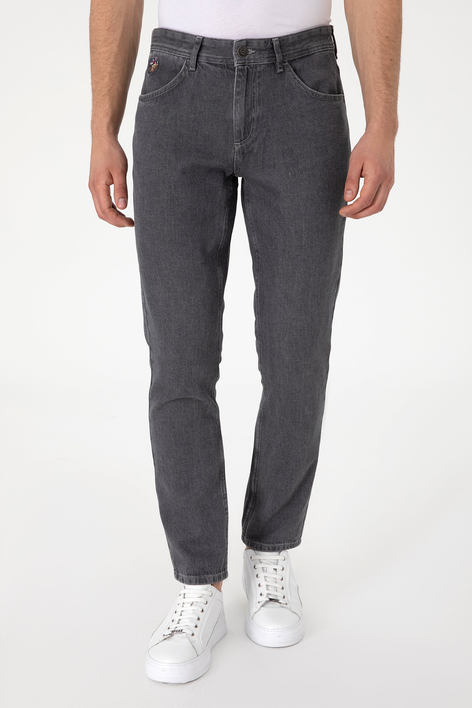 Blugi Bărbați Pe Gri Închis Cu Logo Brodat La Buzunar