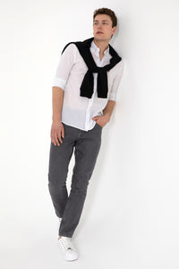 Blugi Bărbați Pe Gri Închis Cu Logo Brodat La Buzunar