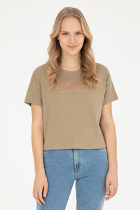 Tricou Damă Pe Kaki Cu Guler Rotund Și Print Text Pe Piept