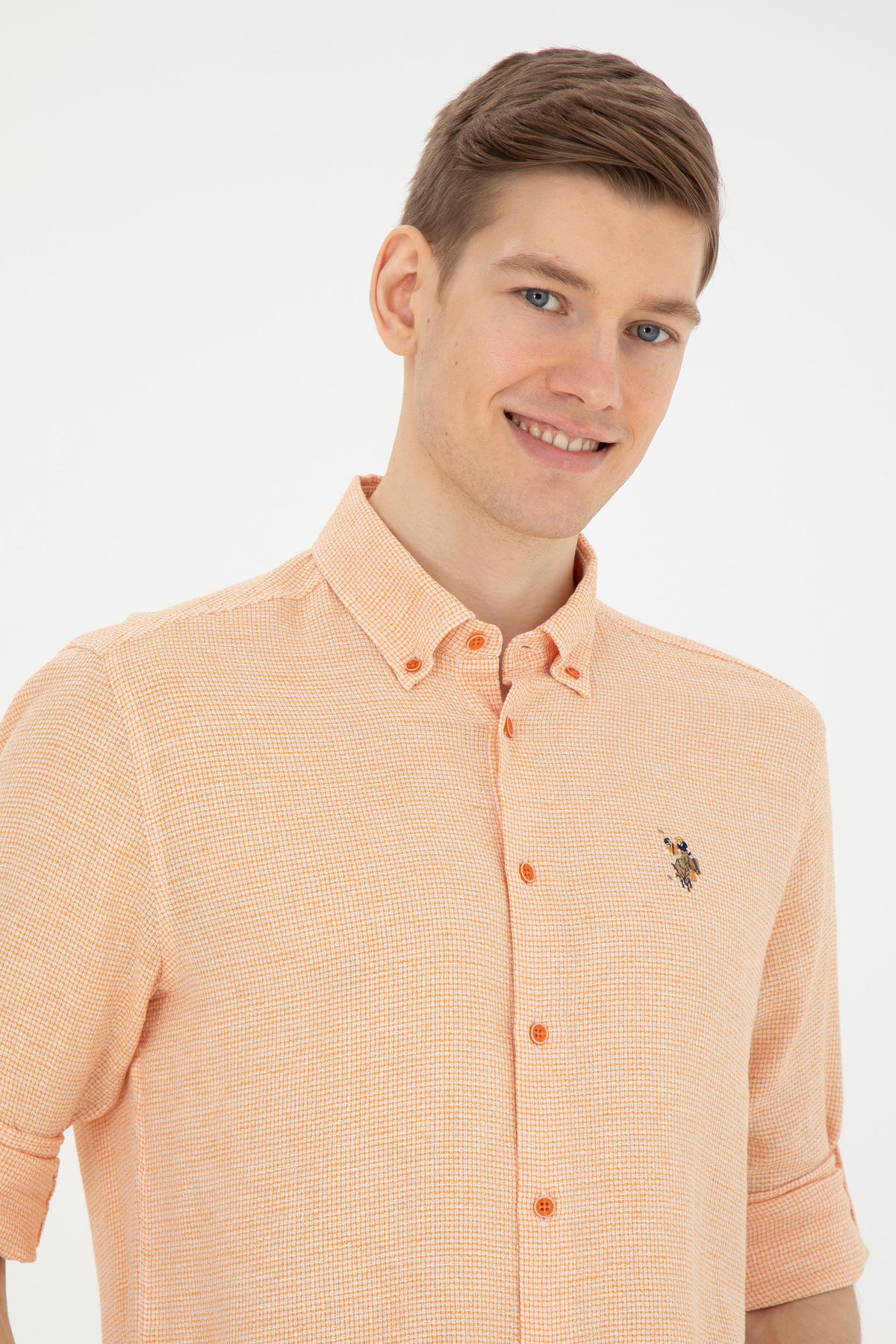 Cămașă Bărbați Pe Portocaliu Din Textură Fină Cu Logo Colorat