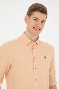 Cămașă Bărbați Pe Portocaliu Din Textură Fină Cu Logo Colorat