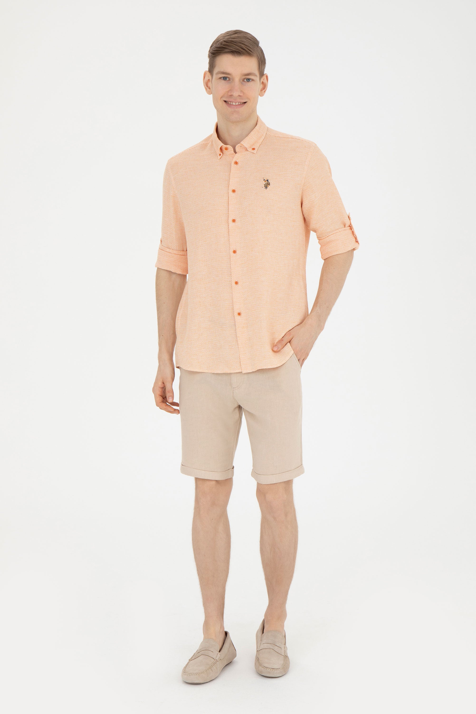 Cămașă Bărbați Pe Portocaliu Din Textură Fină Cu Logo Colorat