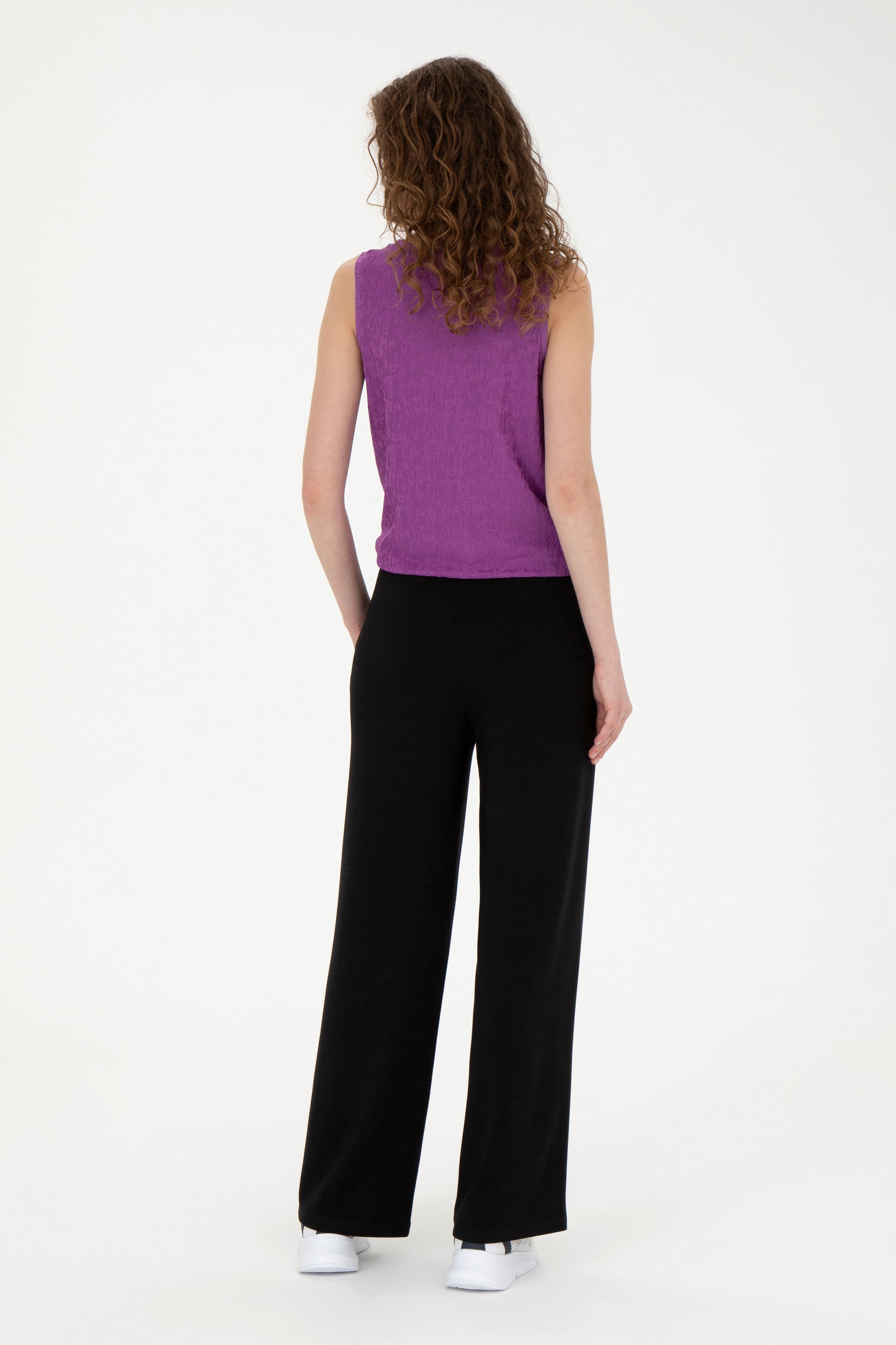 Pantaloni Sport Damă Evazați Pe Negru