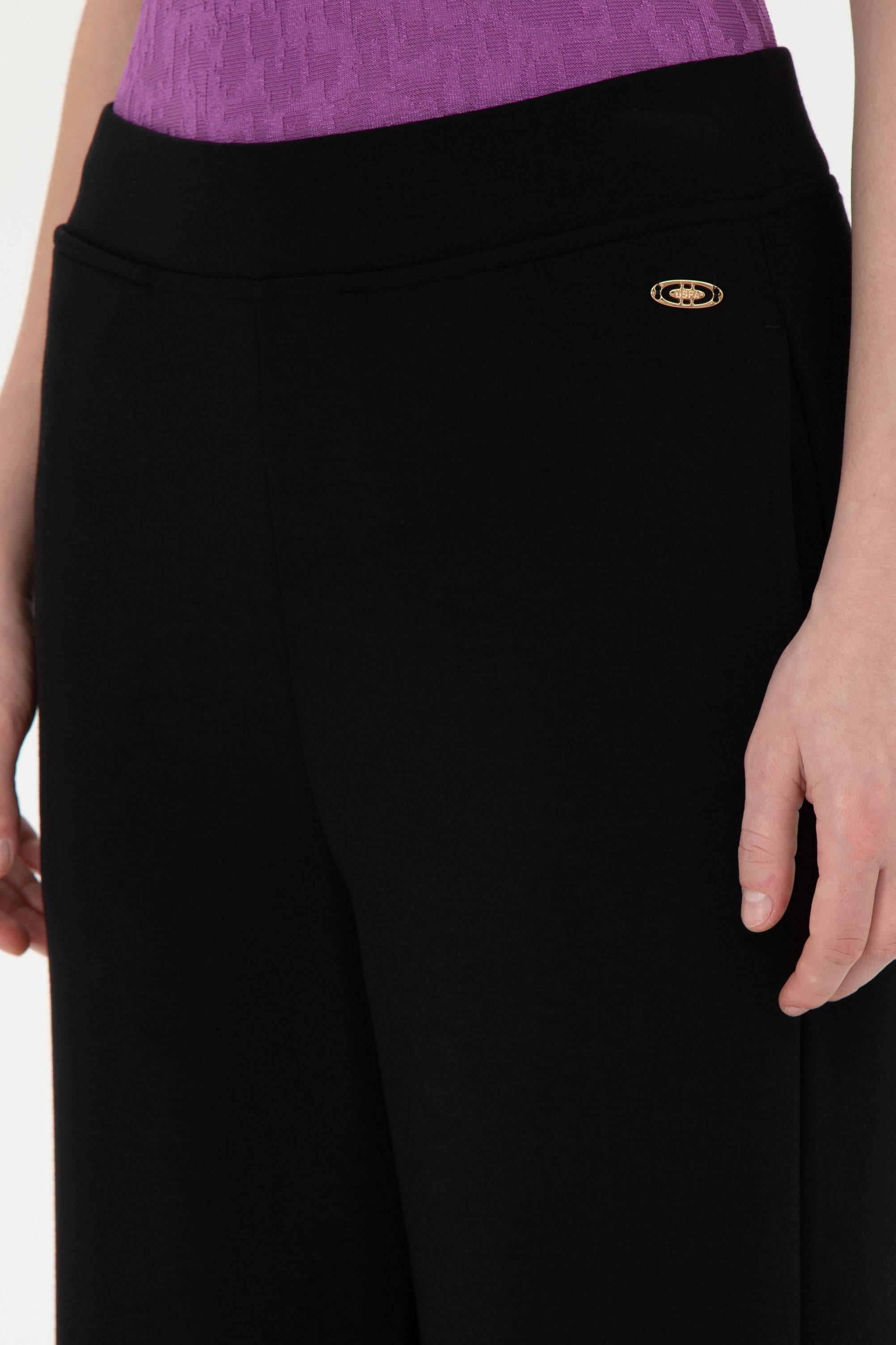 Pantaloni Sport Damă Evazați Pe Negru