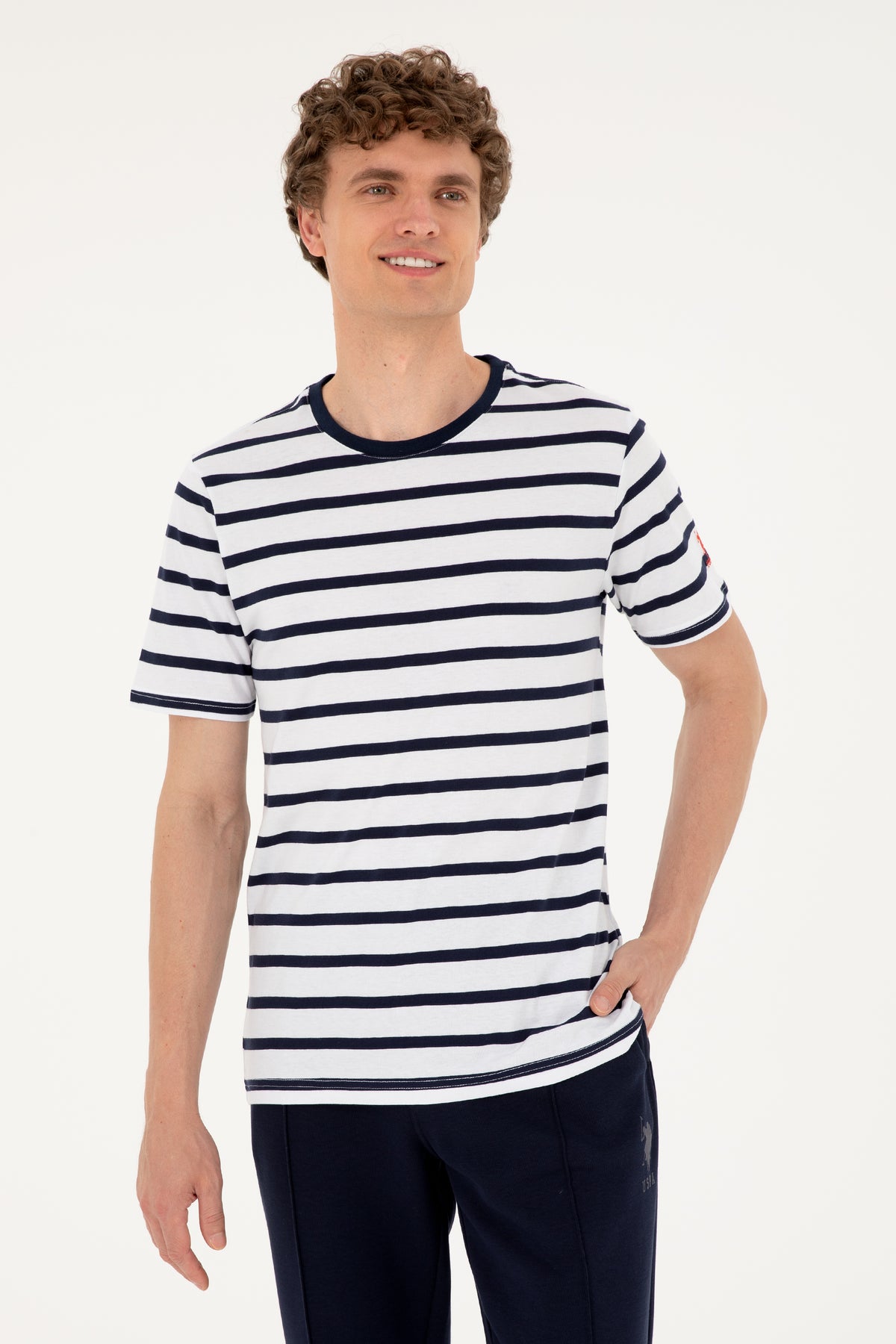 Tricou Bărbați Pe Alb Cu Dungi Bleumarin Cu Guler Rotund