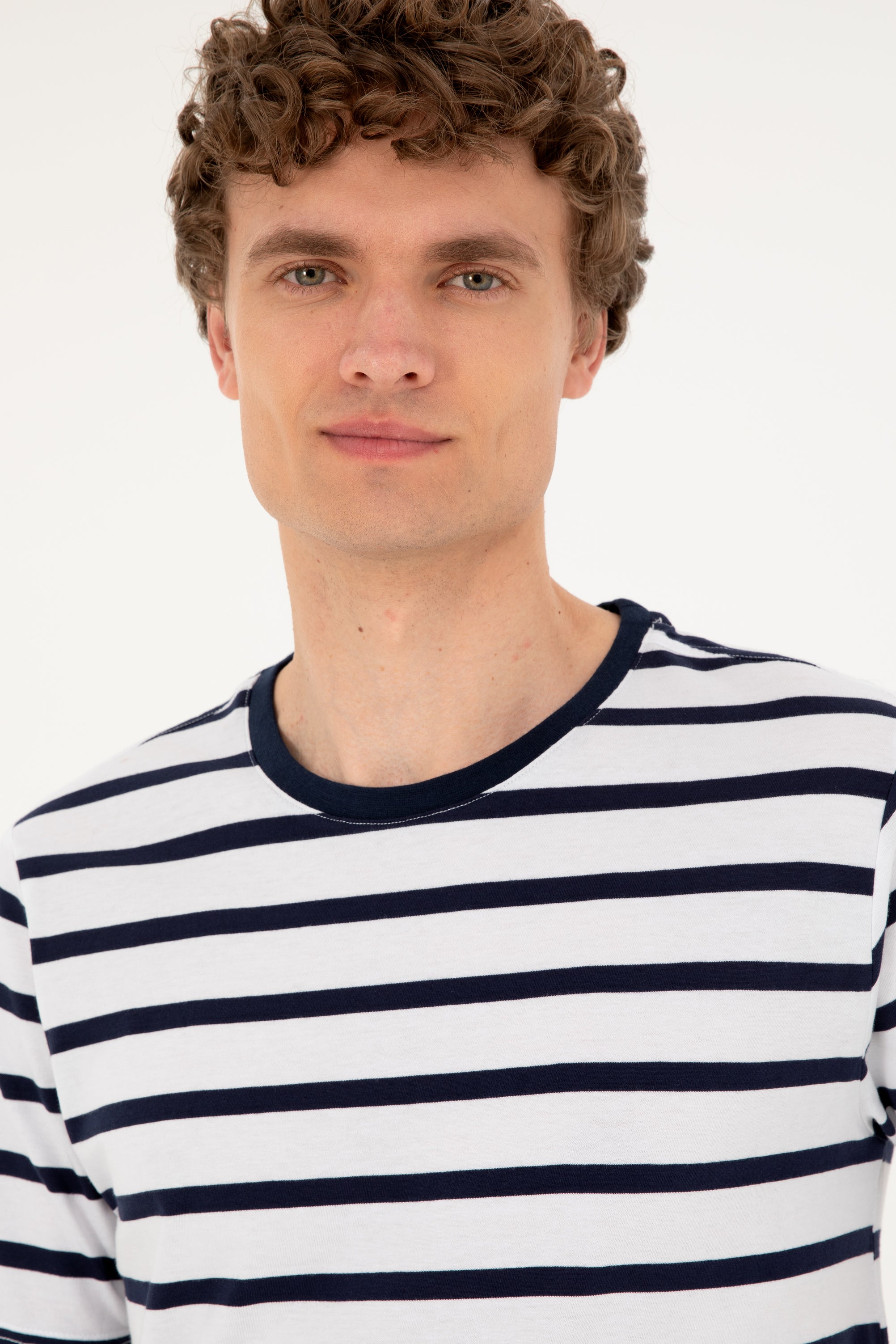 Tricou Bărbați Pe Alb Cu Dungi Bleumarin Cu Guler Rotund