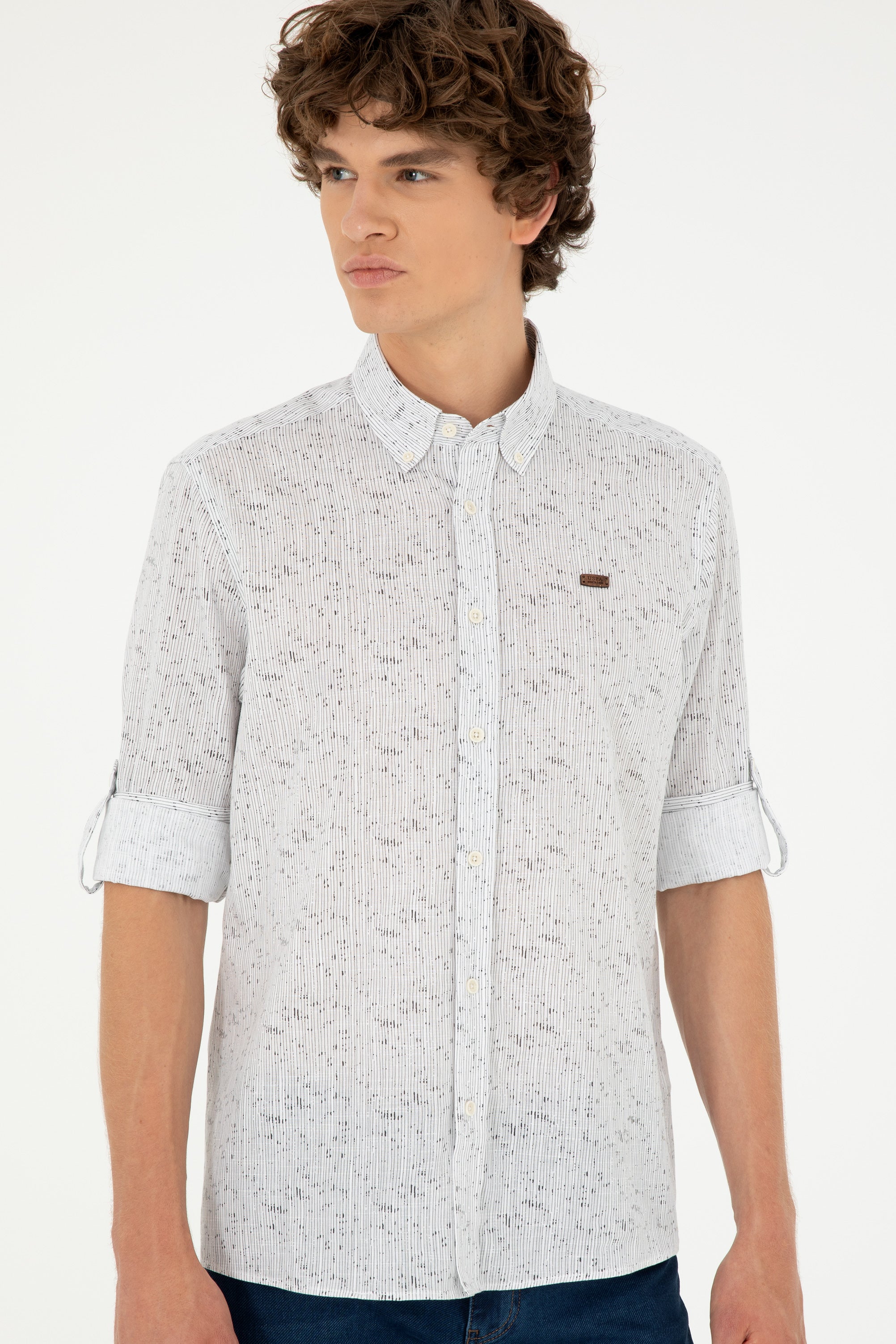 Cămașă Bărbați Pe Alb Cu Model Abstract Și Logo Discret