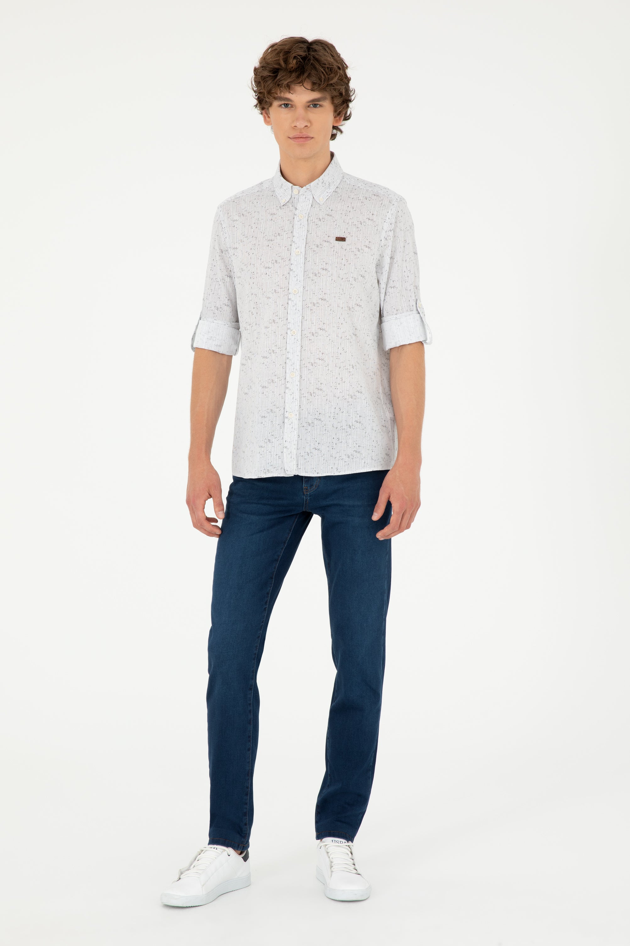 Cămașă Bărbați Pe Alb Cu Model Abstract Și Logo Discret