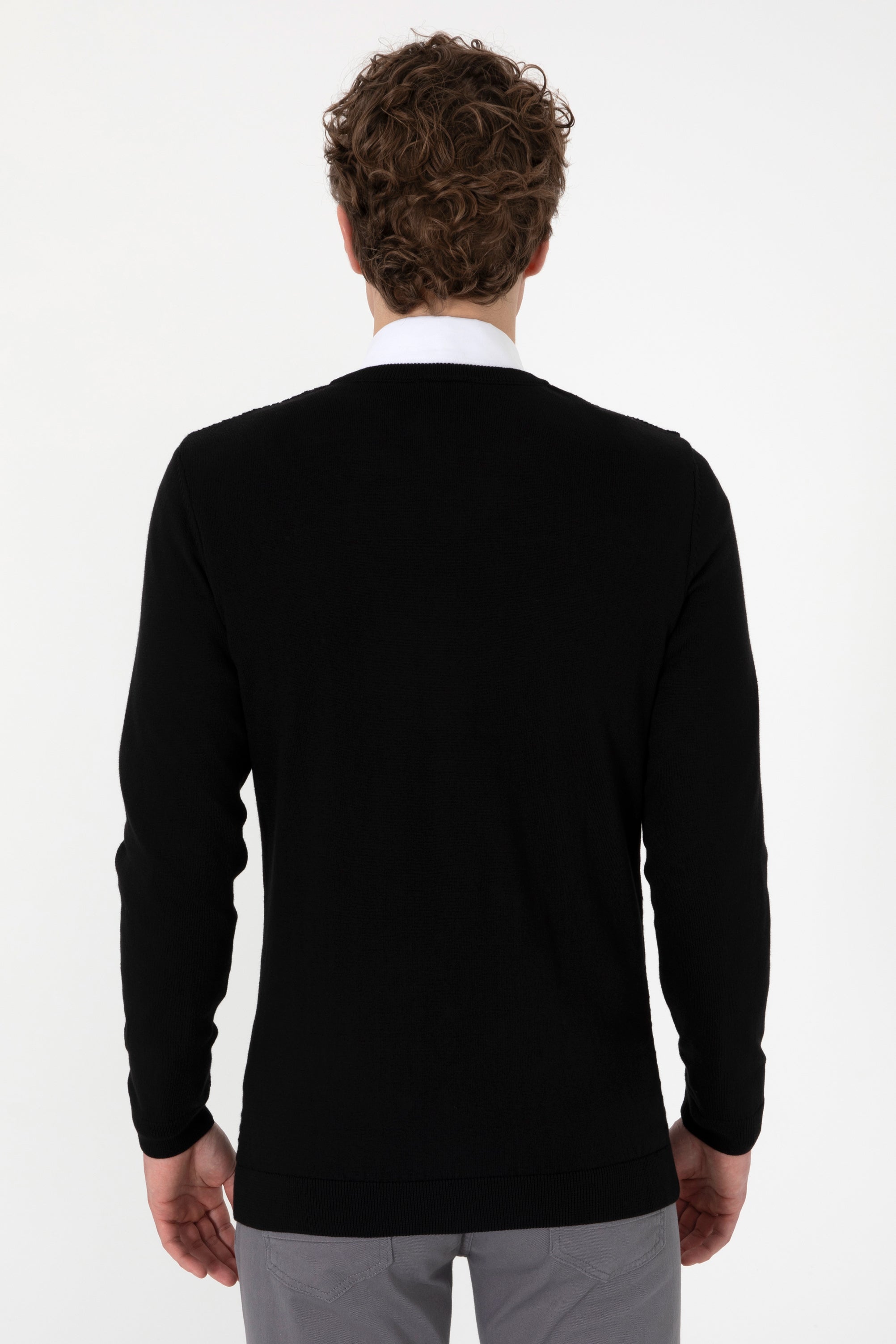 Pulover Barbat Negru Cu Guler in V Si Textura Cable