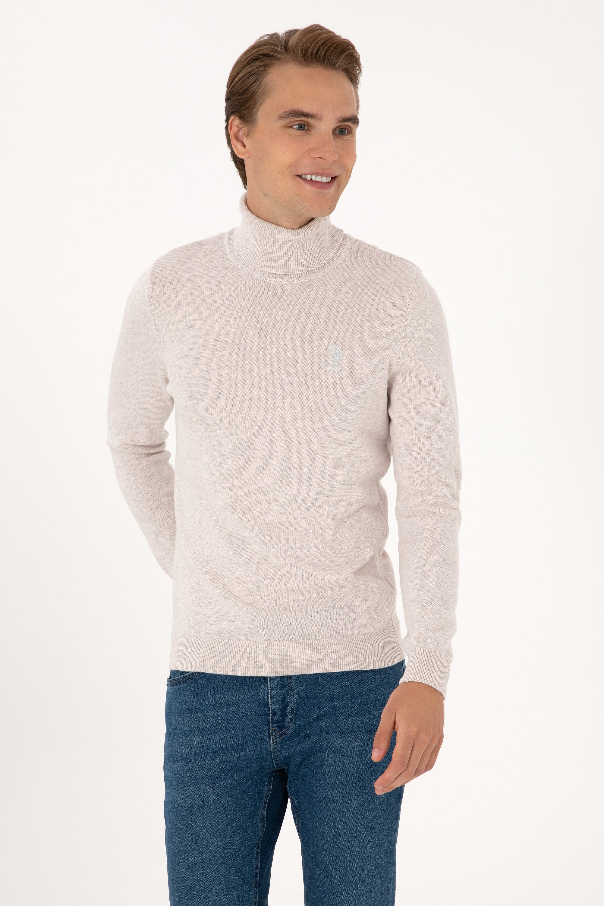 Pulover Barbat Bej Cu Guler Inalt si Logo Brodat