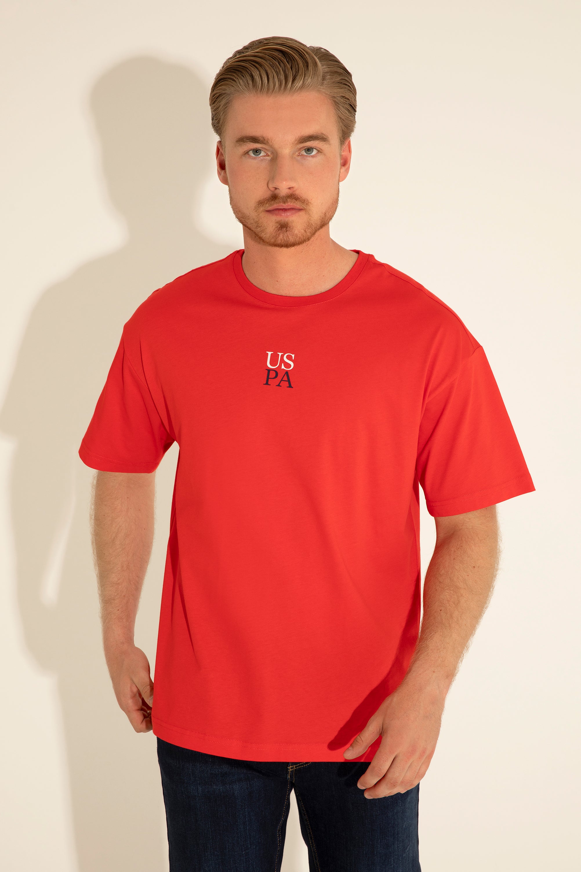 Tricou Bărbați Pe Roșu Cu Guler Rotund