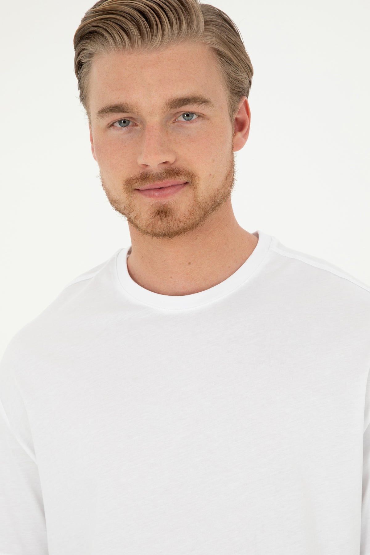 Tricou Bărbați Pe Alb Cu Guler Rotund Oversize