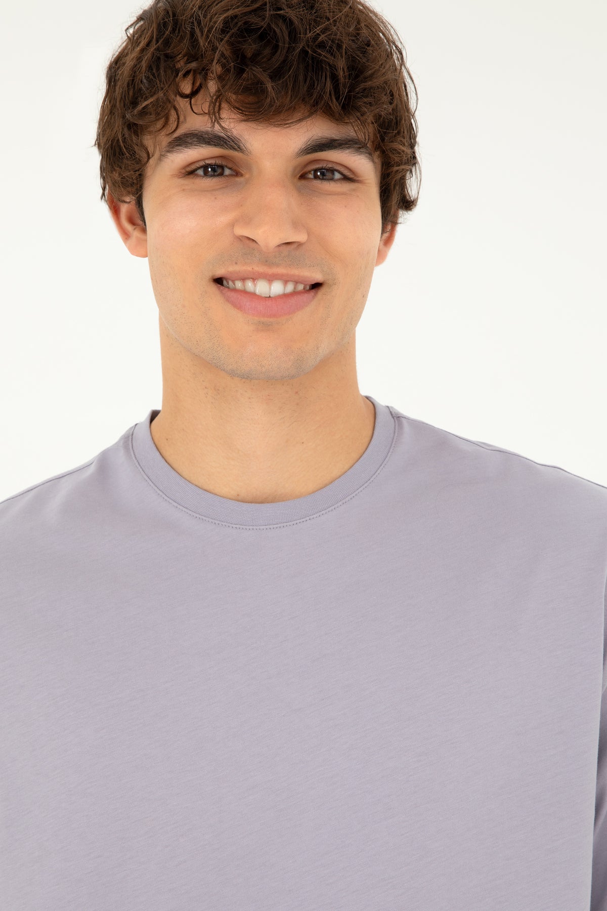 Tricou Bărbați Pe Gri Cu Guler Rotund Oversize