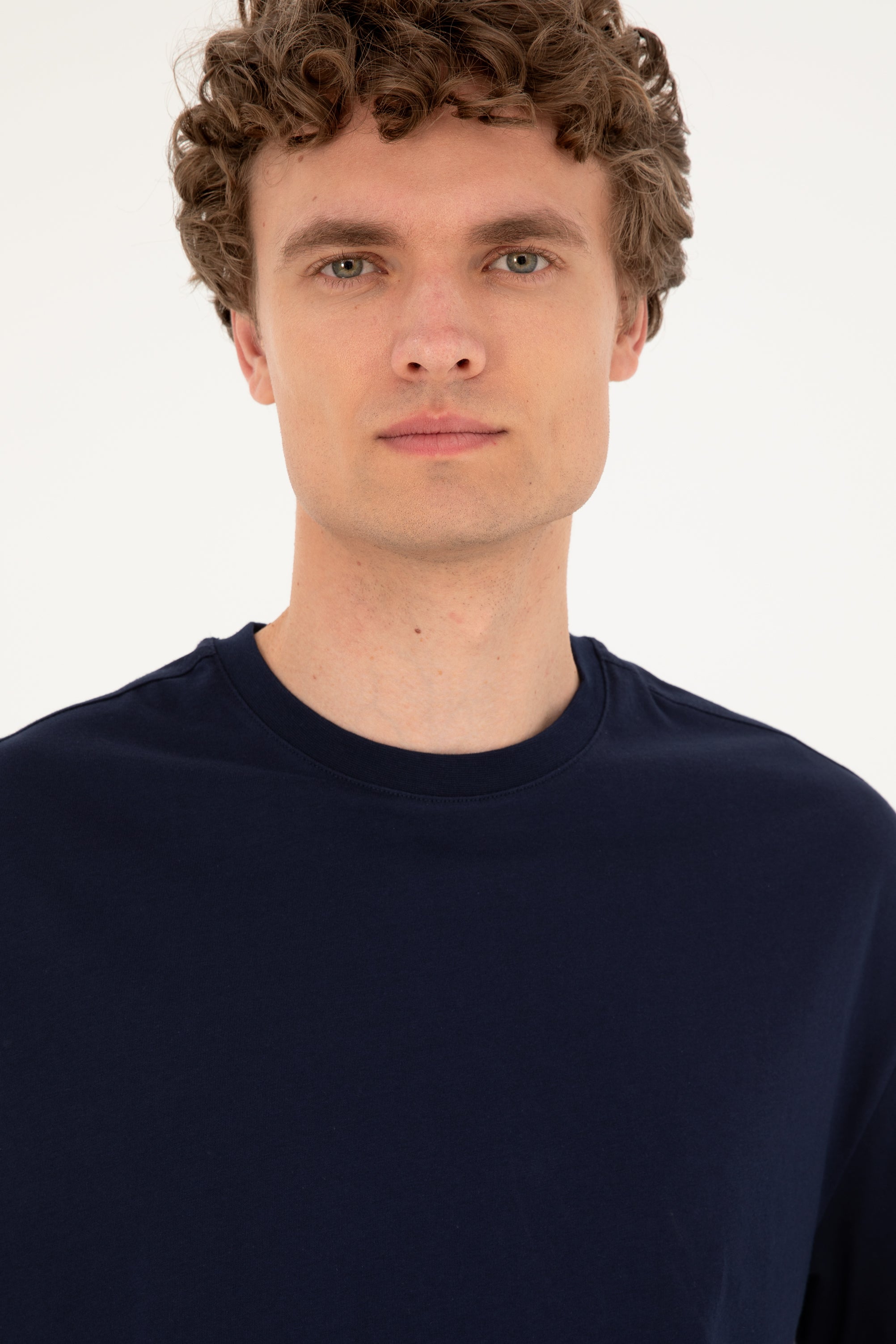 Tricou Bărbați Pe Bleumarin Cu Guler Rotund Oversize