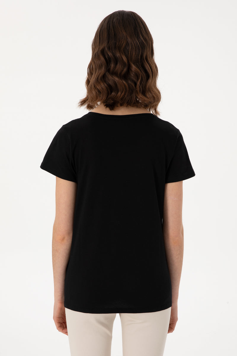 Tricou Dama Negru Cu Guler Rotund  Si Print Pe Piept