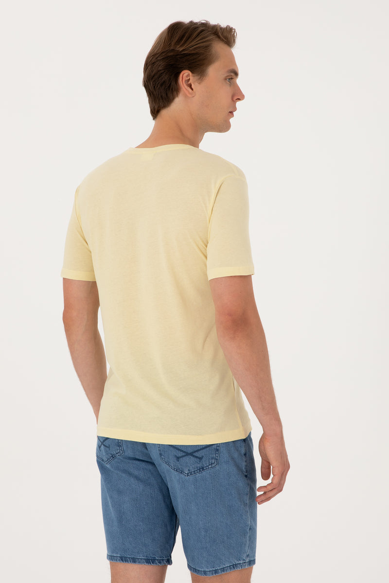 Tricou Barbat Galben Deschis cu Guler In V