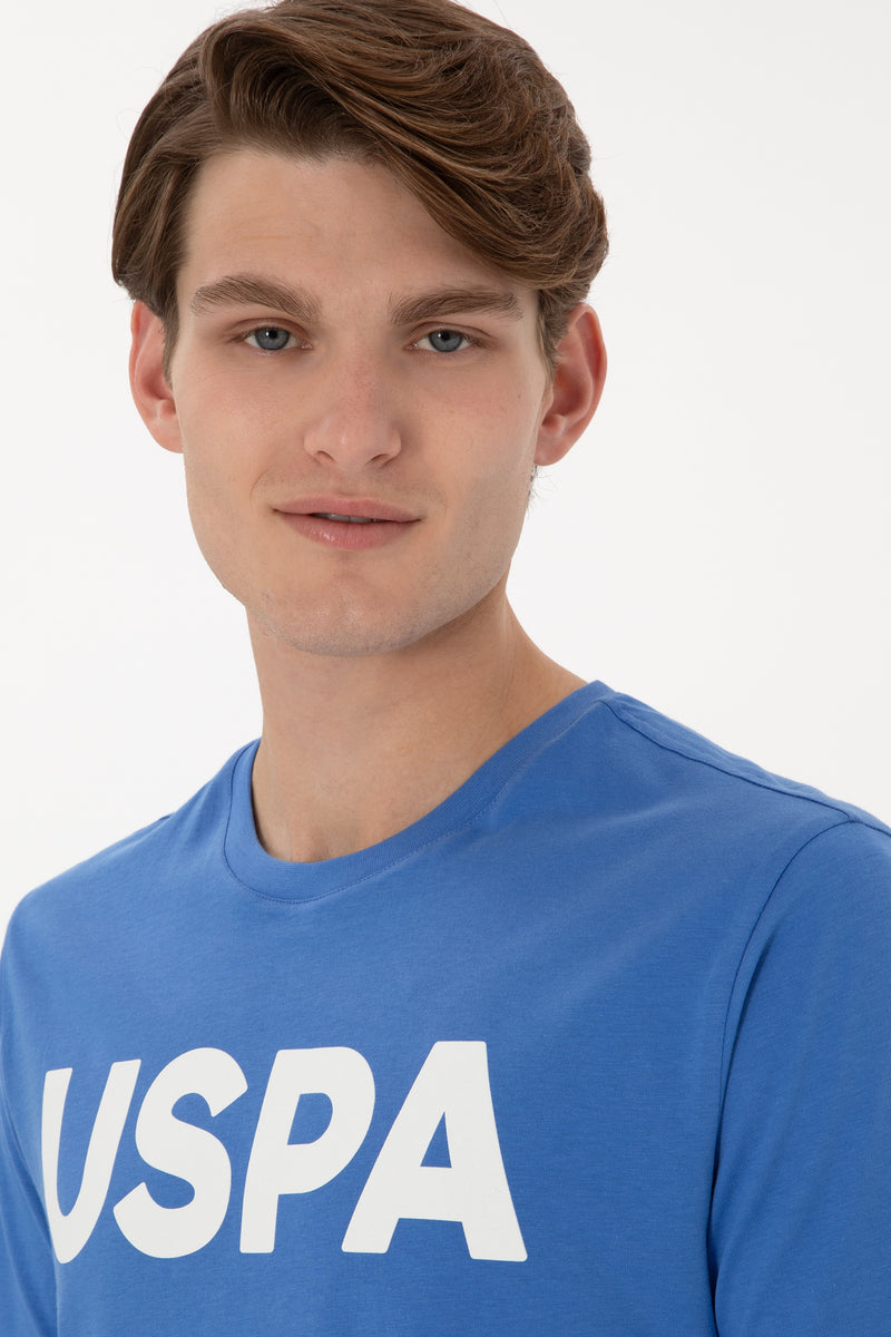 Tricou Barbat Albastru Cu Guler Rotund Si Print USPA Pe Piept