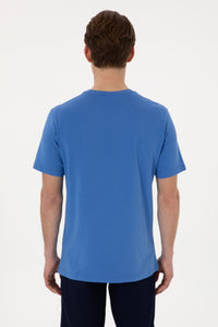 Tricou Barbat Albastru Cu Guler Rotund Si Print USPA Pe Piept