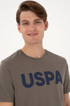 Tricou Barbat Maro Cu Guler Rotund Si Print USPA Pe Piept