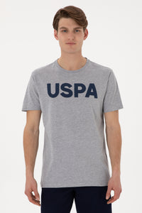 Tricou Barbat Gri Cu Guler Rotund Si Print USPA Pe Piept