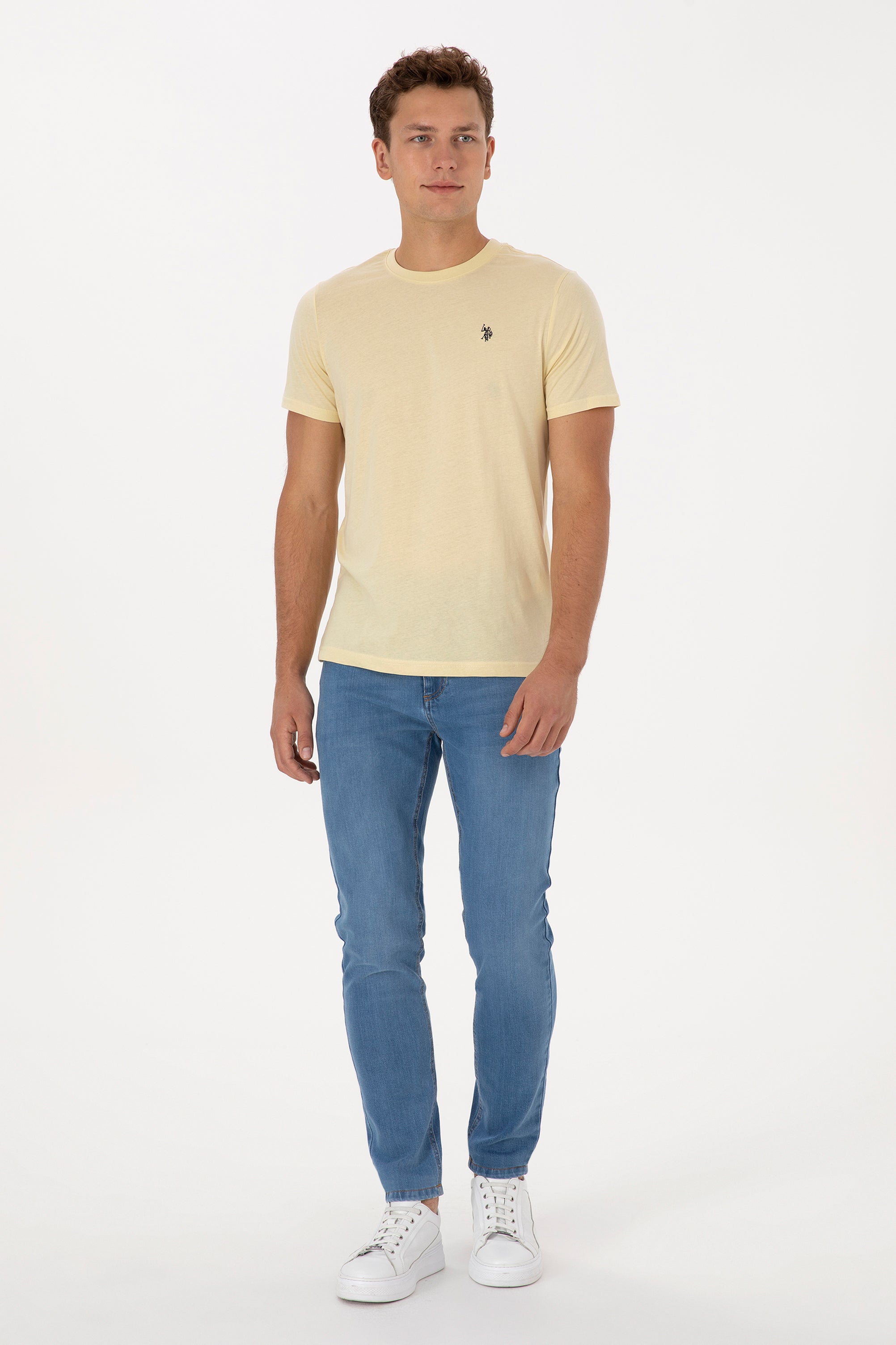 Tricou Bărbați Pe Galben Prăfuit Cu Guler Rotund Și Logo Discret