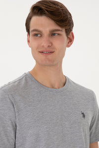 Tricou Barbat Gri Cu Guler Rotund Si Logo Brodat