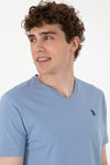 Tricou Barbat Albastru Cu Guler In V Si Logo Brodat