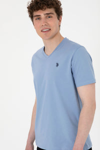 Tricou Barbat Albastru Cu Guler In V Si Logo Brodat