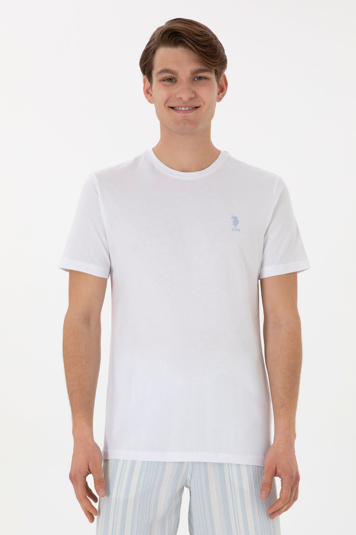 Tricou Barbat Alb Cu Guler Rotund Si Logo Aplicat