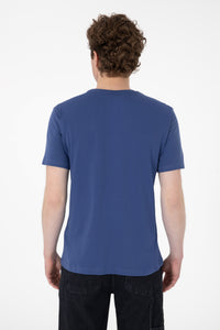 Tricou Barbat Albastru cu Print pe Piept si Guler Rotund