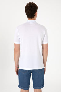 Tricou Polo Alb Barbat Cu Model pe Piept