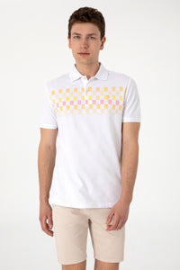 Tricou Polo Alb Barbat Cu Model pe Piept si Guler Special