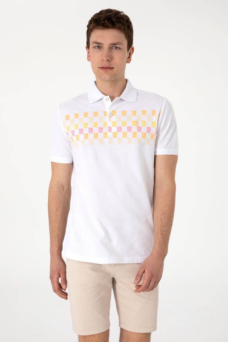 Tricou Polo Alb Barbat Cu Model pe Piept si Guler Special