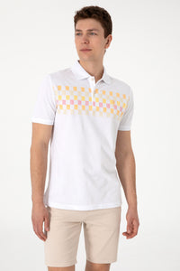 Tricou Polo Alb Barbat Cu Model pe Piept si Guler Special