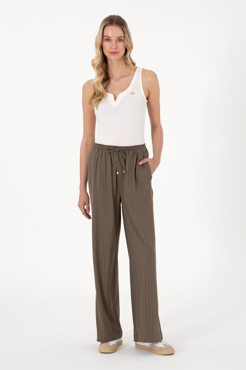 Maiou Dama Alb Cu Deschidere in V