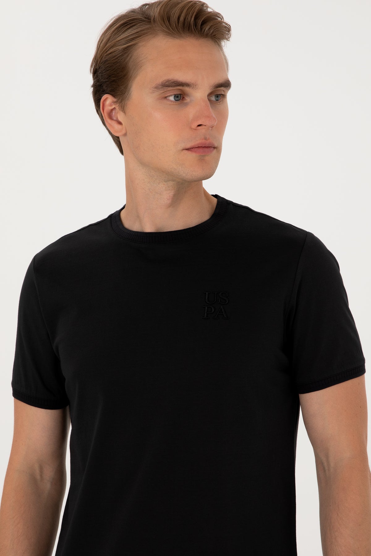 Tricou Negru de Bărbați, Cu Guler Rotund