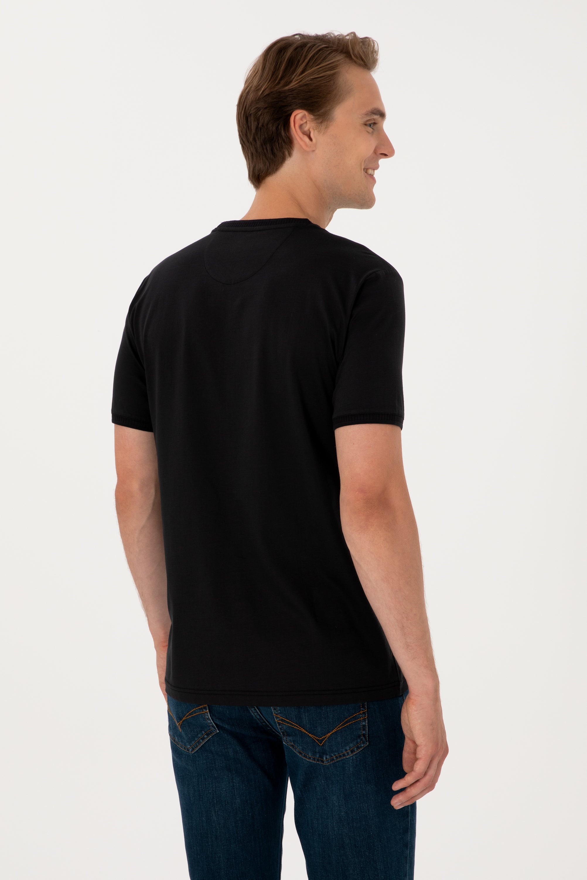 Tricou Negru de Bărbați, Cu Guler Rotund