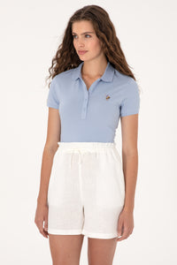 Tricou Polo Damă Albastru Deschis Cu Logo Colorat 