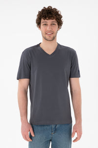 Tricou Bărbați Gri Petrol Cu Decolteu În V Și Logo Brodat Pe Mânecă
