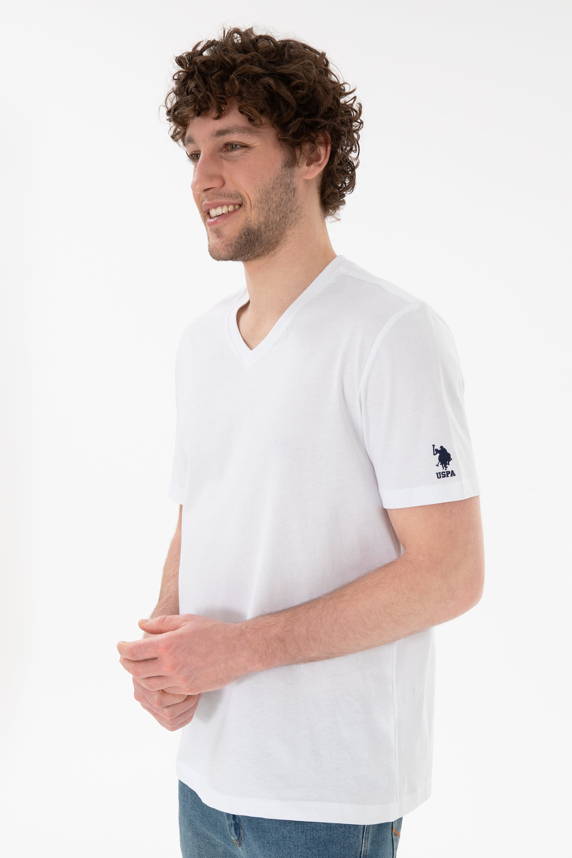 Tricou Bărbați Alb Cu Decolteu În V Și Logo Brodat Pe Mânecă