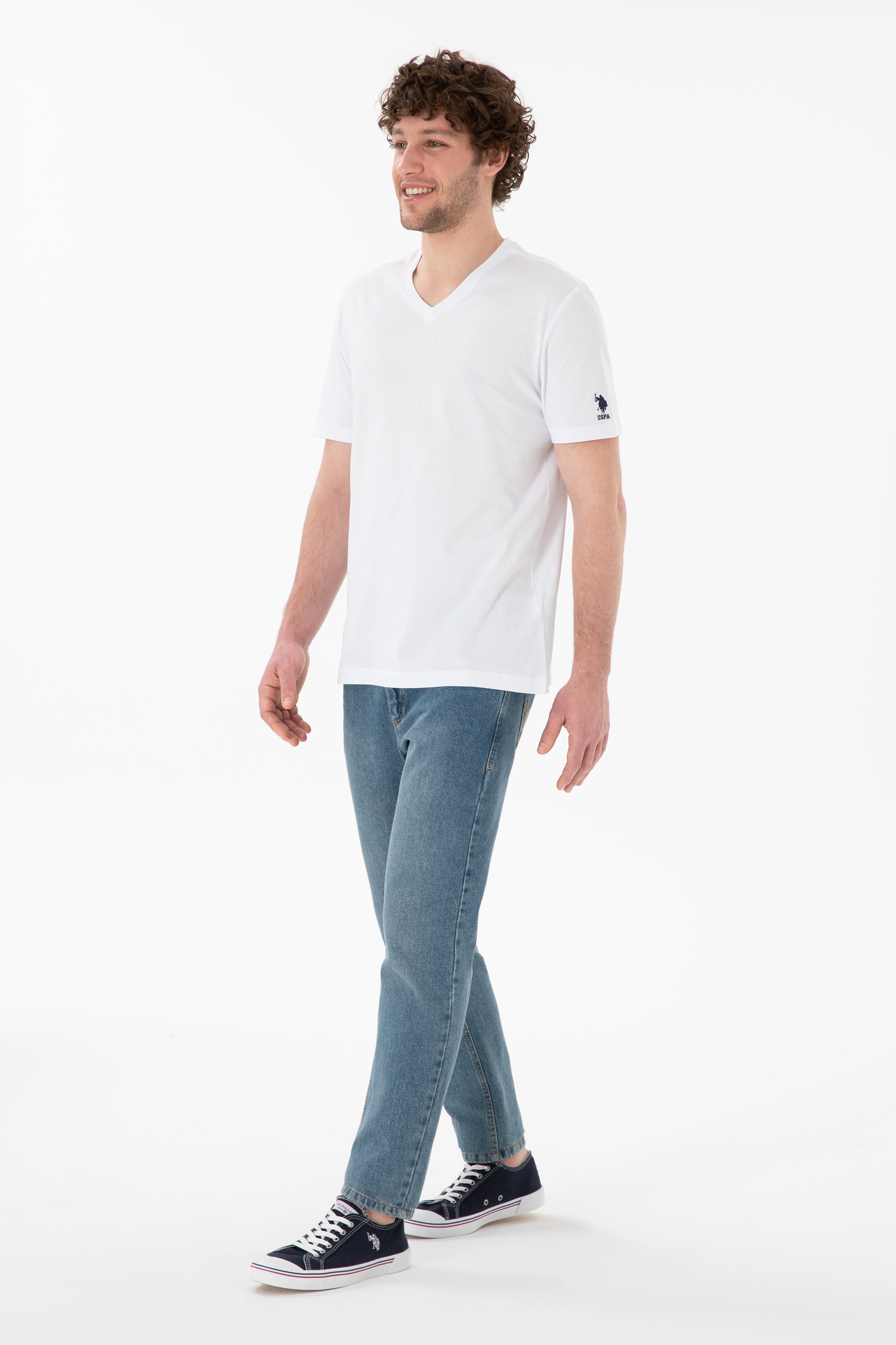 Tricou Bărbați Alb Cu Decolteu În V Și Logo Brodat Pe Mânecă