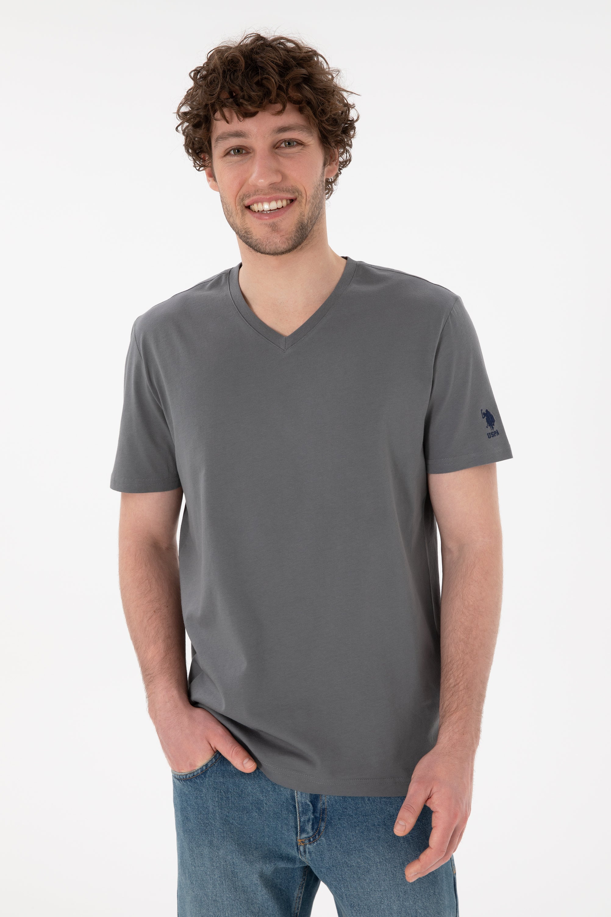 Tricou Bărbați Gri Antracit Cu Decolteu În V Și Logo Brodat Pe Mânecă