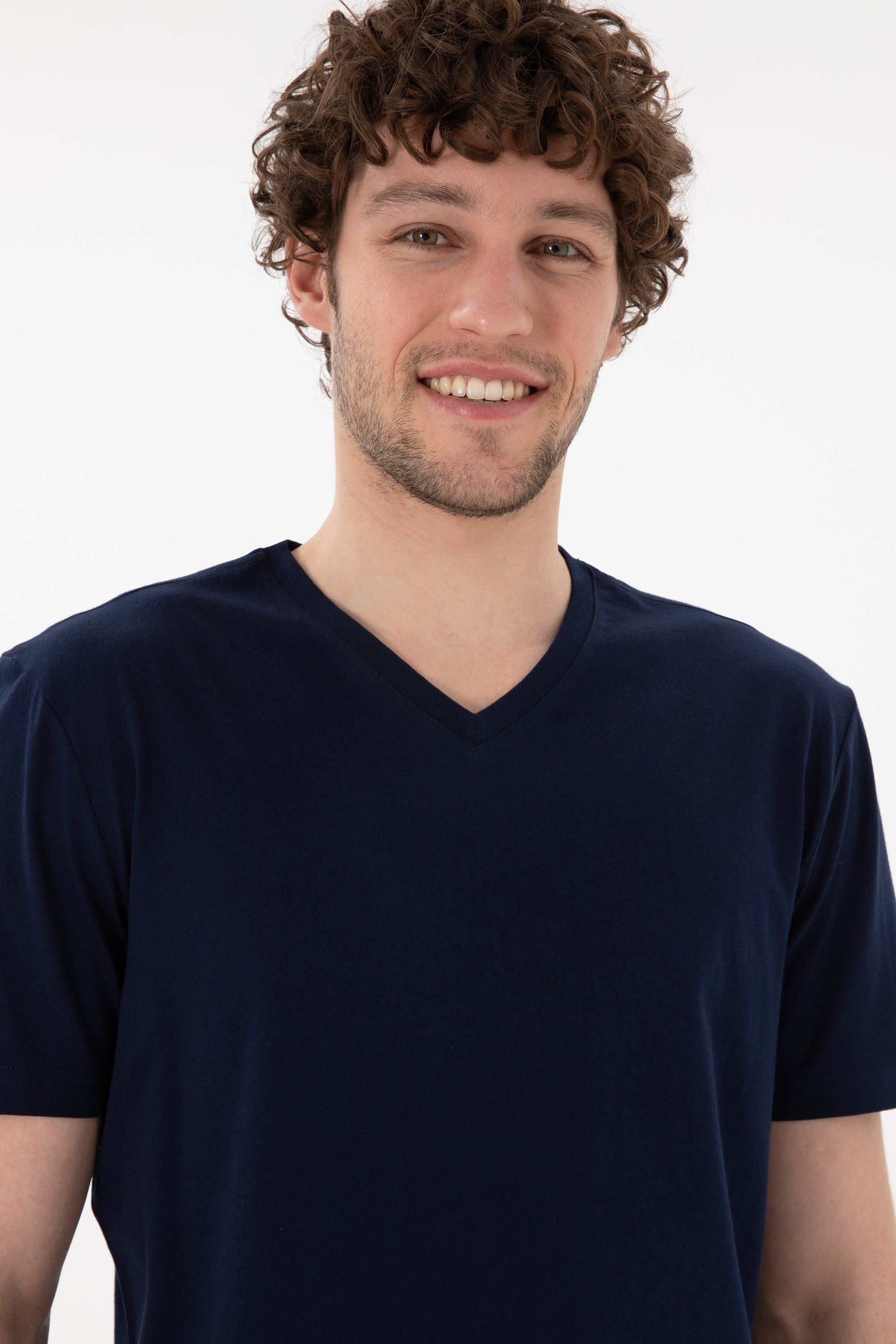 Tricou Bărbați Bleumarin Cu Decolteu În V Și Logo Brodat Pe Mânecă