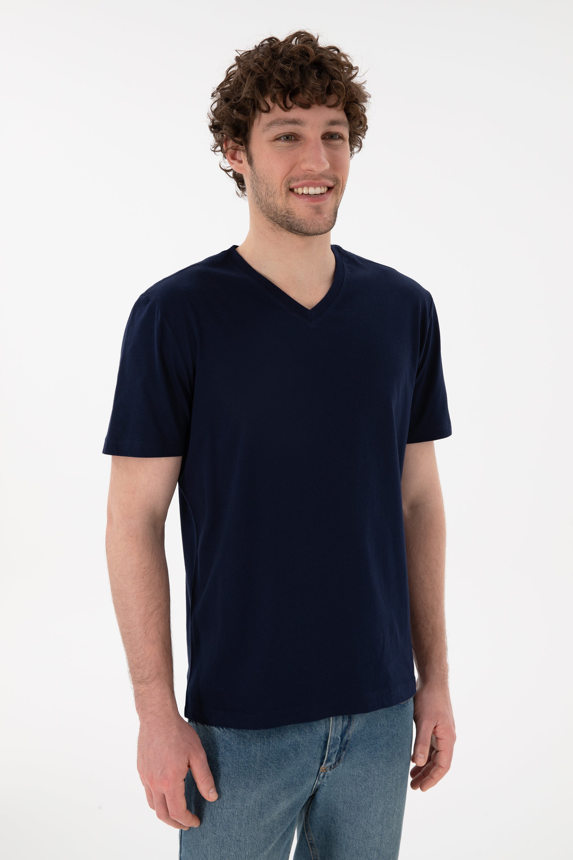 Tricou Bărbați Bleumarin Cu Decolteu În V Și Logo Brodat Pe Mânecă