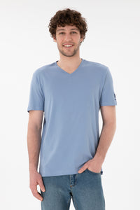 Tricou Bărbați Albastru Cu Decolteu În V Și Logo Brodat Pe Mânecă